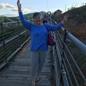 Meet your Posher, Della